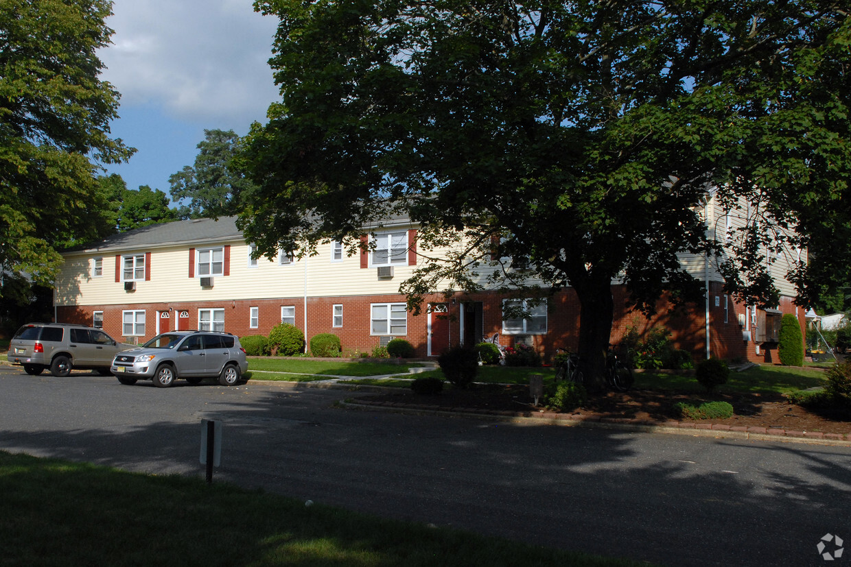 Exterior - Tall Tree Apartments