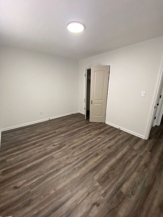 Foto del edificio - 100 Burdine Rd