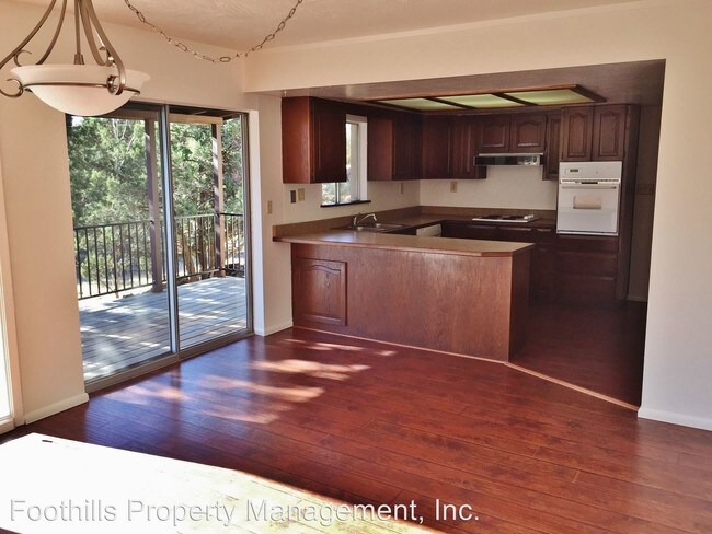 Building Photo - 200 Sugar Loaf Dr