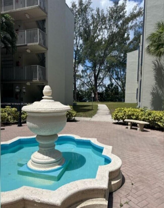 Foto del edificio - 10090 NW 80th Ct