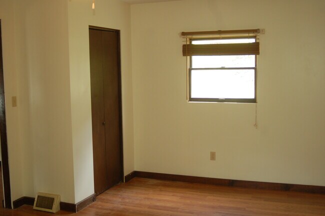 Building Photo - 217 Minden Ave