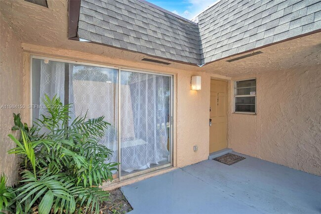 Foto del edificio - 7344 SW 8th Ct