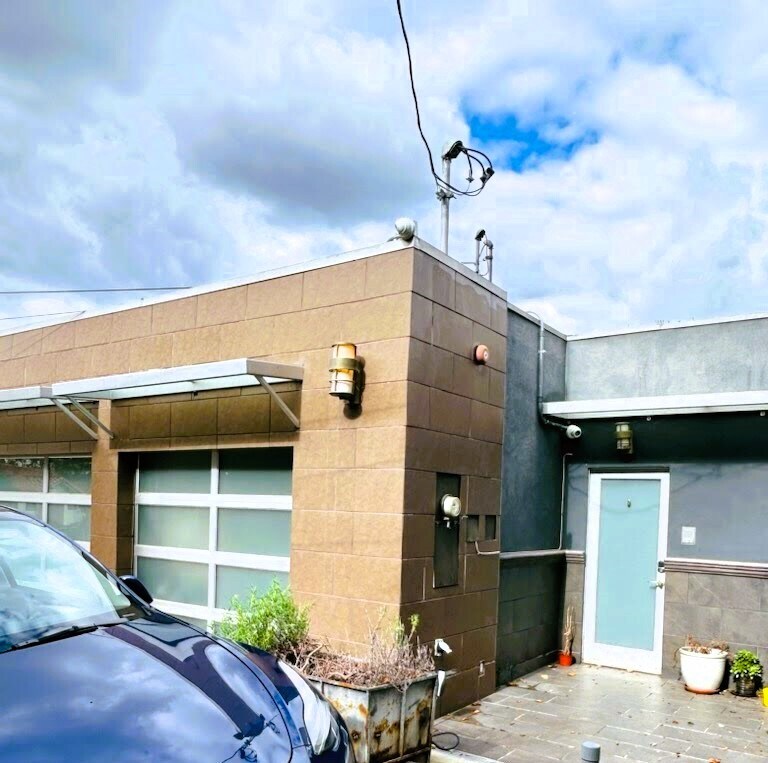 Building Photo - 2857 El Roble Dr