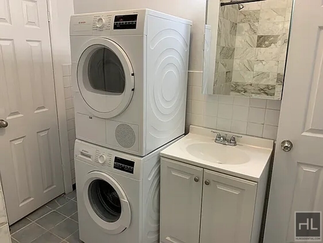 Foto del edificio - Modern 3BR in the Heart of the East Village – In-Unit W/D & Dishwasher!