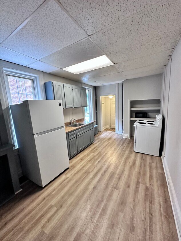 221 S Pine St Unit APT 1, York, PA 17403 Room for Rent in York, PA