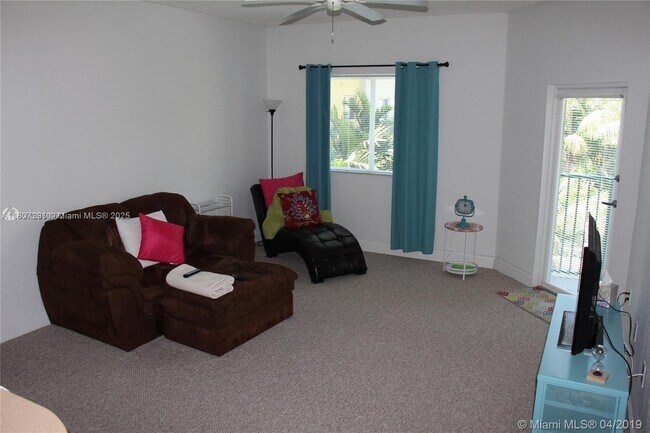 Foto del edificio - 6001 SW 70th St
