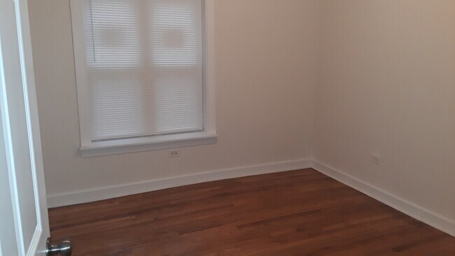 2nd bedroom - 114 N Hamlin Blvd