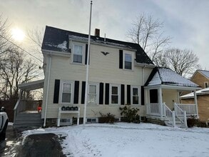 Building Photo - 102-104 Cherry St