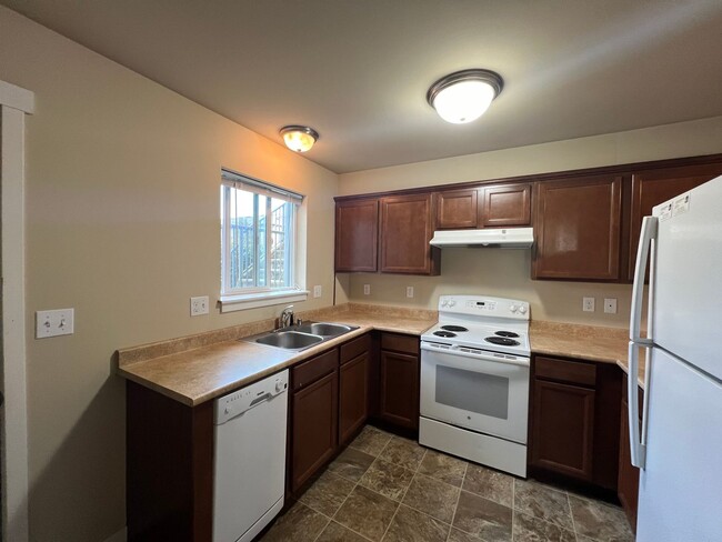 Building Photo - Shuksan Apartments - 2 Bed 1.5 Bath - Bellingham, WA