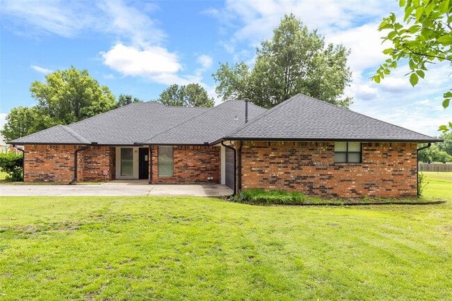 Building Photo - 57 Serenada Ln