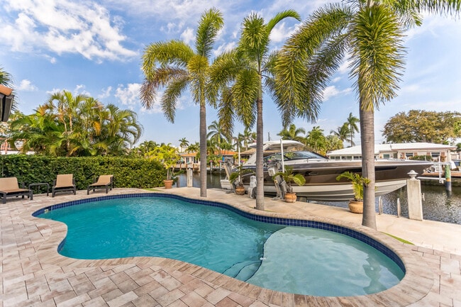 Building Photo - 2461 SE 10th St