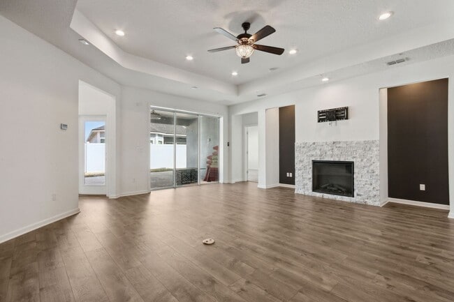 Building Photo - Spacious 5-Bedroom Home with Office, Den & Included Electric!