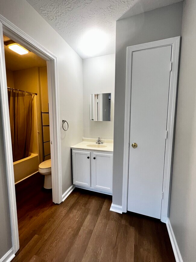 Building Photo - 1170 Miller St