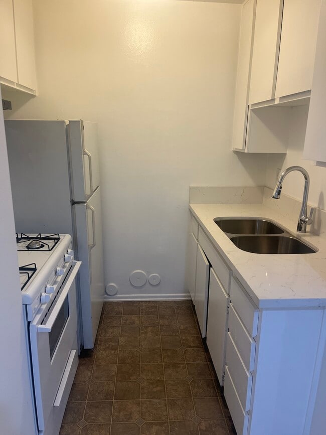 Building Photo - 4712 Whitsett Ave