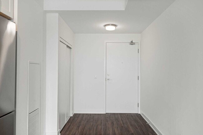 Photo du bâtiment - 681 Yonge St