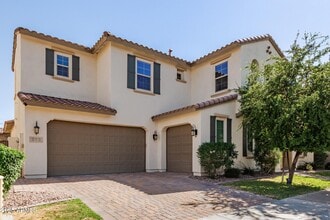 Building Photo - 913 W Yosemite Dr