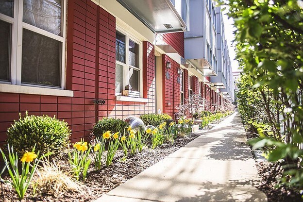 Exterior - 24 S Aberdeen St