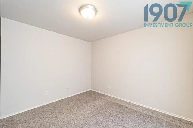 Building Photo - 3015 Montane Dr