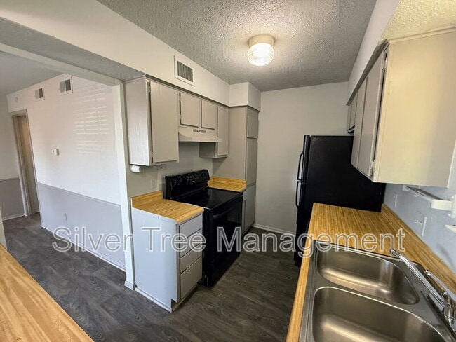 Foto del edificio - 4820 Wellesley Ave