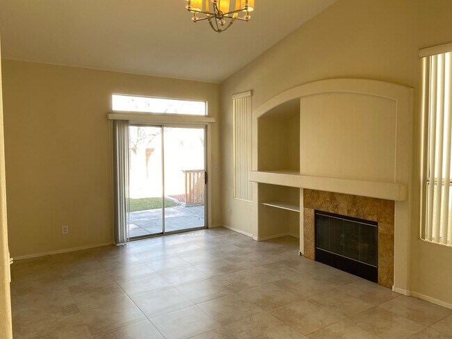 Foto del edificio - 3/2 charming single-story home located in the desirable Summerlin