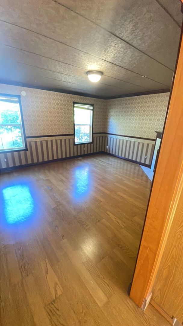 Building Photo - PRELEASING: 4 bdrm/1.5 bath house near WWU Park-N-Ride