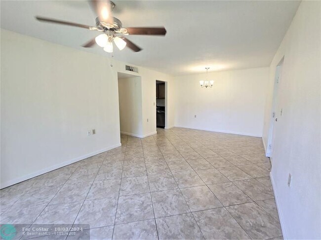 Foto del edificio - 1141 Lake Victoria Dr