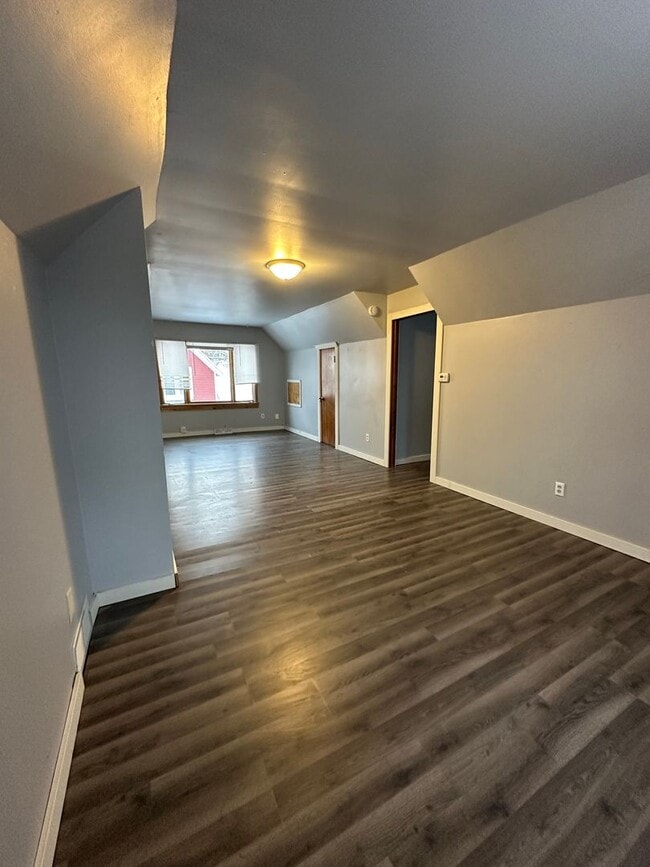 Building Photo - 1019 E Grand Ave