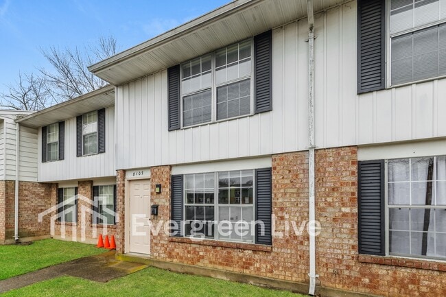 Foto del edificio - 8107 Mt Aetna St