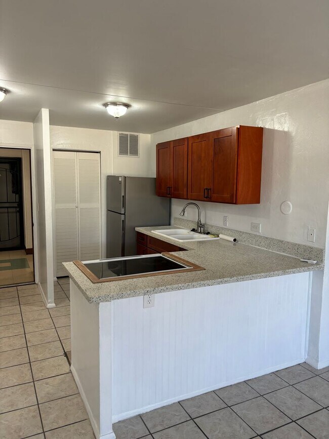 Foto del edificio - Harbor Lights 1-Bedroom – Pool, Courtyard, & Steps to Shopping