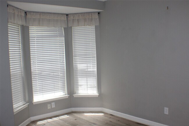 Foto del edificio - 1718 Heddon Falls Dr