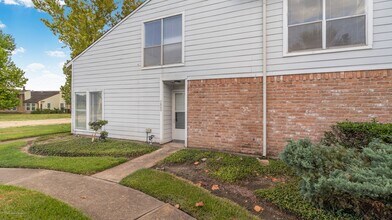 Building Photo - 7860 Green Lawn Dr