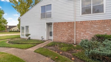 Building Photo - 7860 Green Lawn Dr