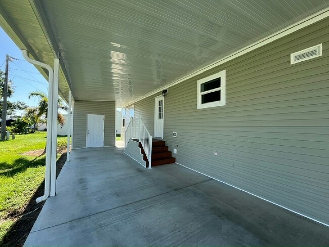 Building Photo - 427 Mongoose Ln
