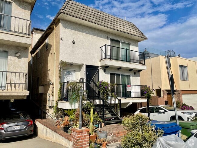 Building Photo - 6657 Vista Del Mar