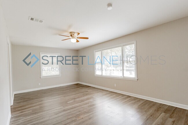 Foto del edificio - NOW OFFERING $250 OFF FIRST FULL MONTH IF ...