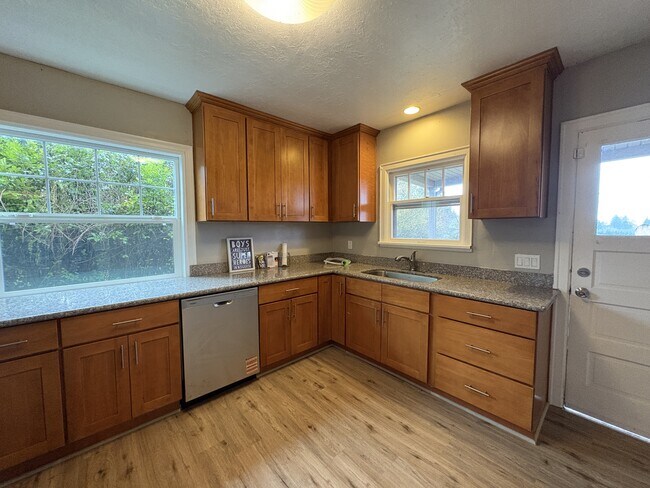 Foto del edificio - 16093 SW Roy Rogers Rd