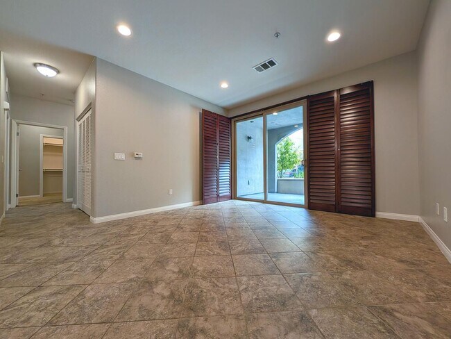 Building Photo - Coming Soon! Beautiful Ground Floor Condo in Carmel Valley