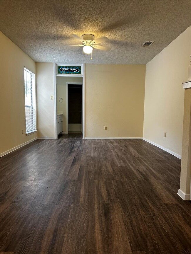 Foto del edificio - 7102 Teaberry Dr