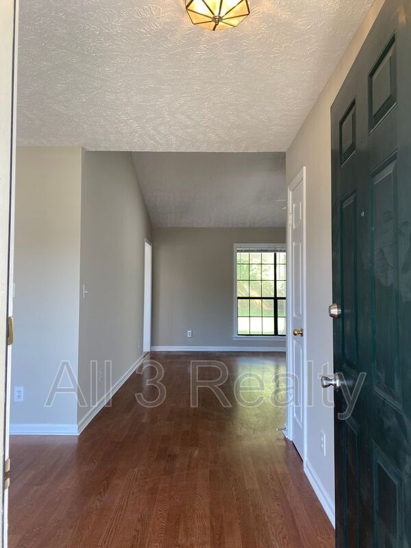 Building Photo - 119 Blushing Groom St