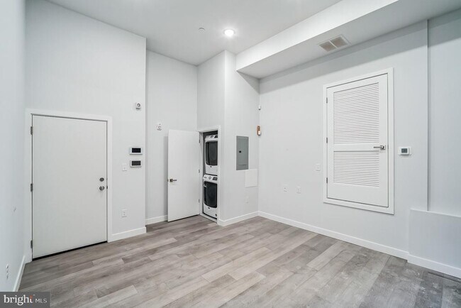 Building Photo - 2411 N 7th St