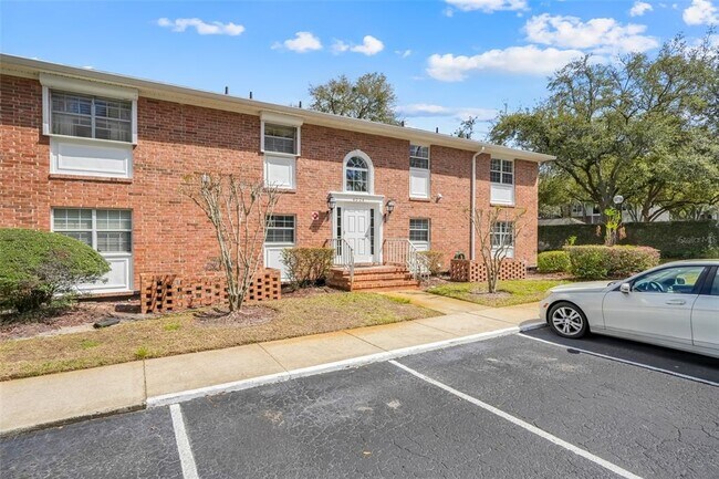 Foto del edificio - 4224 Lake Underhill Rd