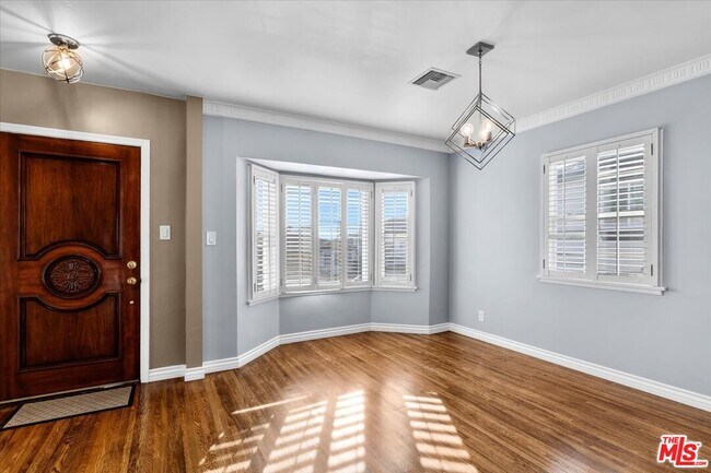 Building Photo - 4501 Valdina Pl