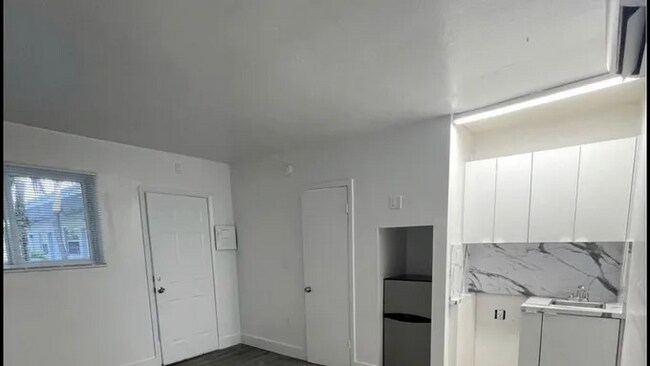 Building Photo - 5305 Biscayne Blvd