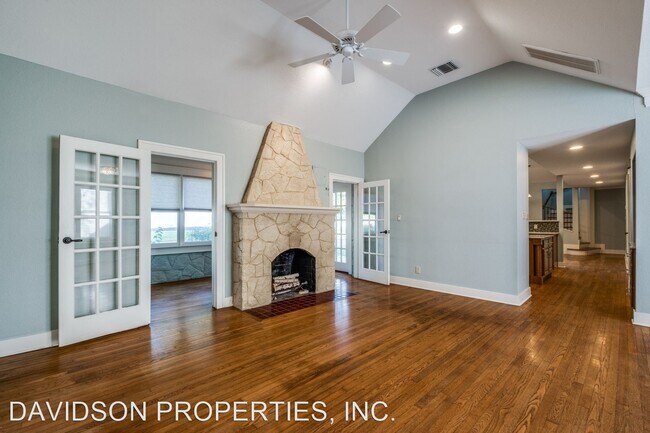 Foto del edificio - 4 br, 4.5 bath House - 202 College Blvd