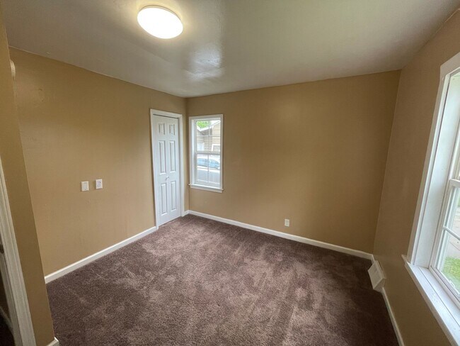 Foto del edificio - Cozy Peaceful 2 Bedroom Milan Home with Garage