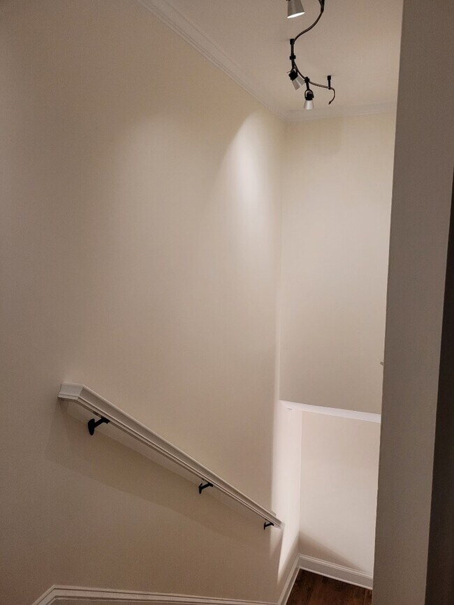 Building Photo - 3228 Barnhill Dr