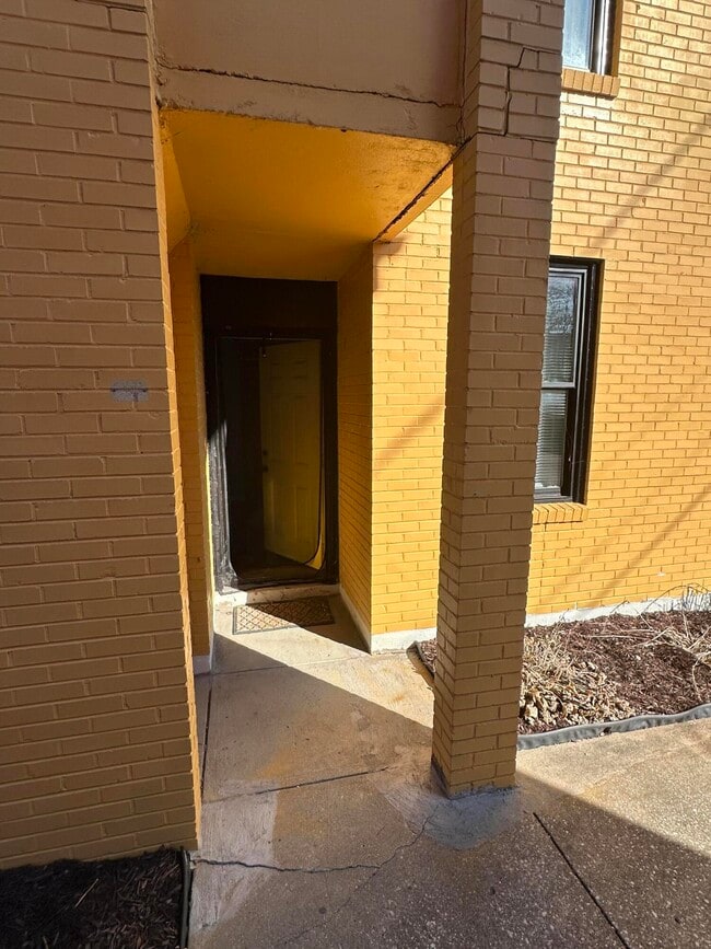 Foto del edificio - 703 Wilkinson Blvd