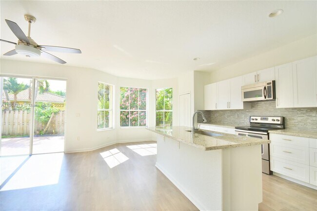 Foto del edificio - 4534 NW 94th Pl