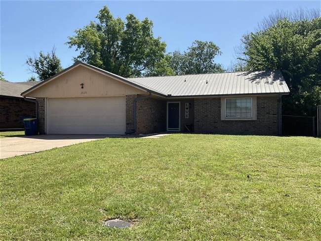 Building Photo - 2625 N Park Dr