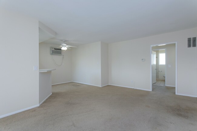 Building Photo - 485 S Los Robles Ave